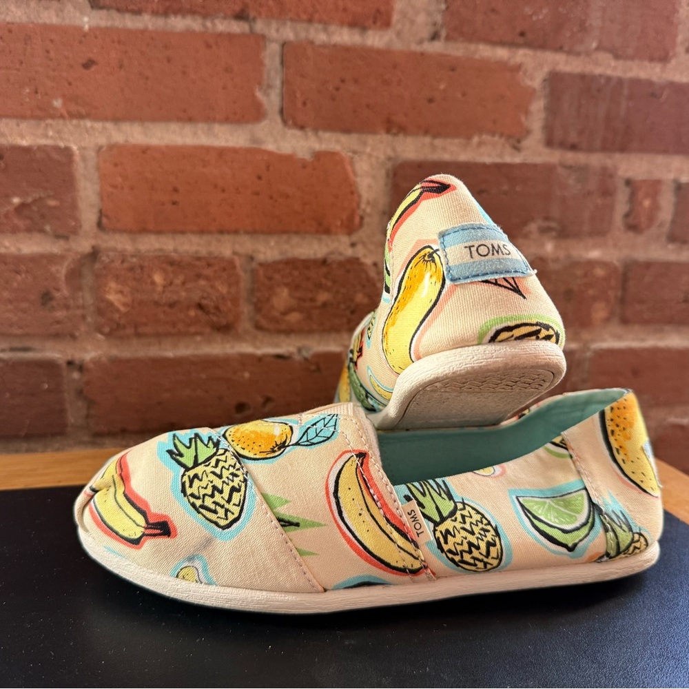 Tropical Fruit TOMS size 7